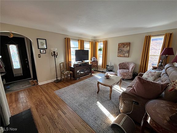4th image of 20654 Belvidere Ave