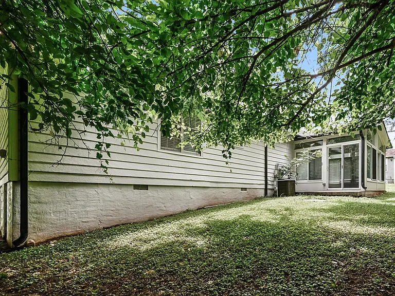2921 Sunset Ct — Photo 16