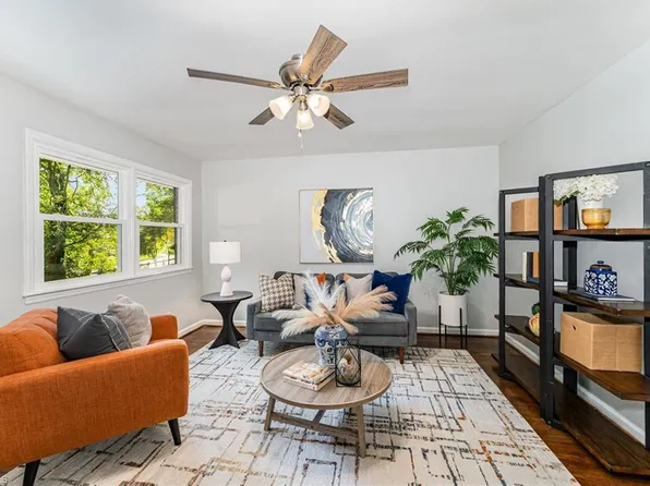 3912 Raintree Dr, Greensboro, NC 27407