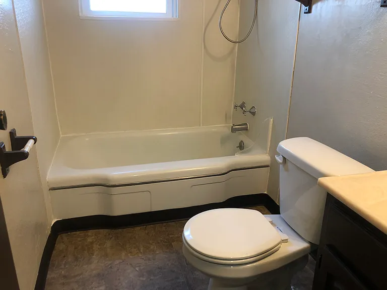 383 NW Irving St — Photo 4