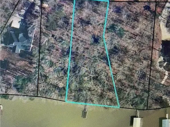 113 W Waters Edge Ln, West Union, SC 29696