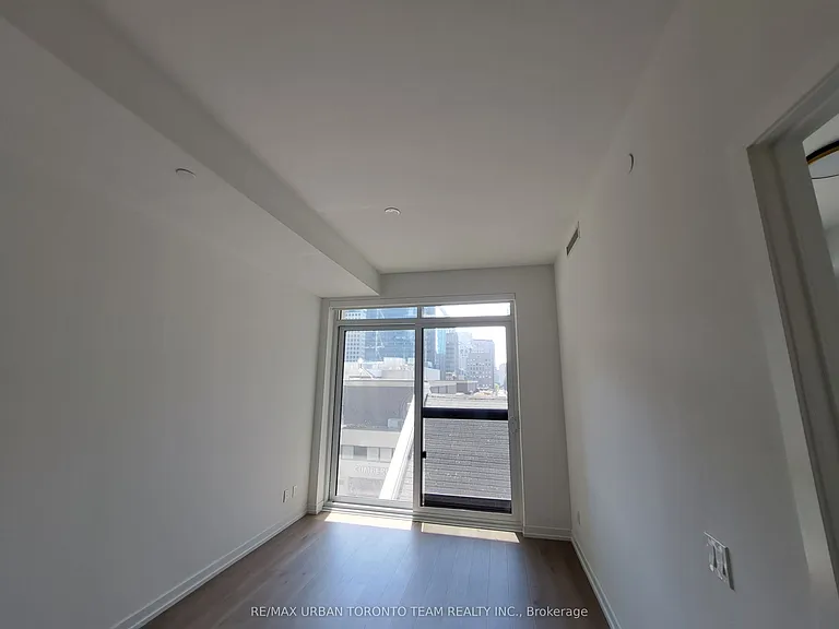 771 Yonge St #302 — Photo 15