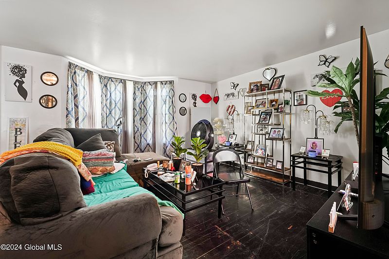 5th image of 555 2nd Street