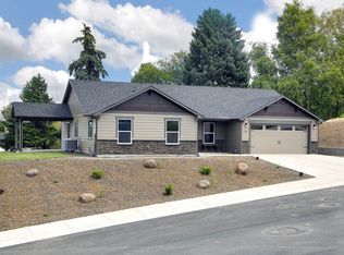 303 S 12th St, Selah, WA 98942