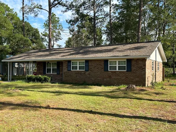 519 Lakeview Dr, Baxley, GA 31513