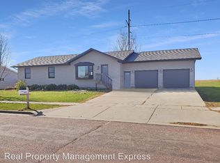 2801 N Lyme Grass Ave, Sioux Falls, SD 57107