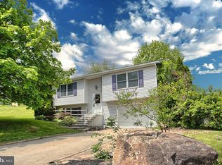 409 Shelleys Ln, Etters, PA 17319