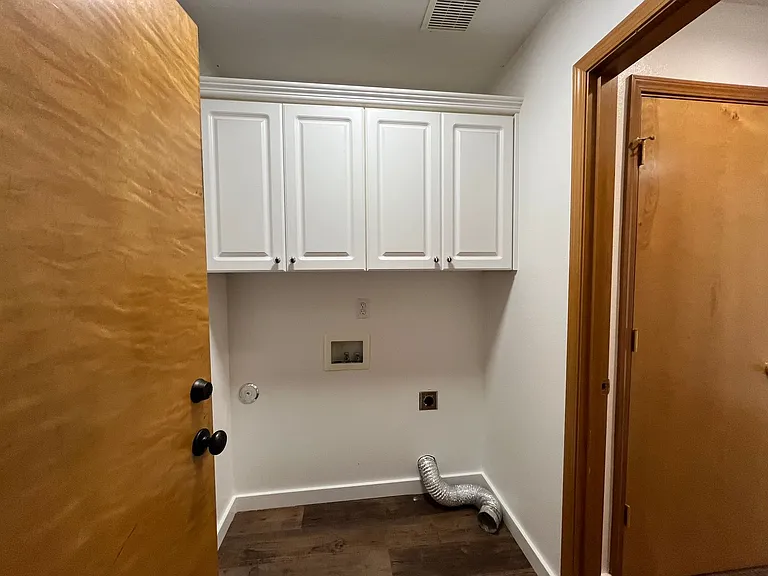 225 W Dartmouth St — Photo 27