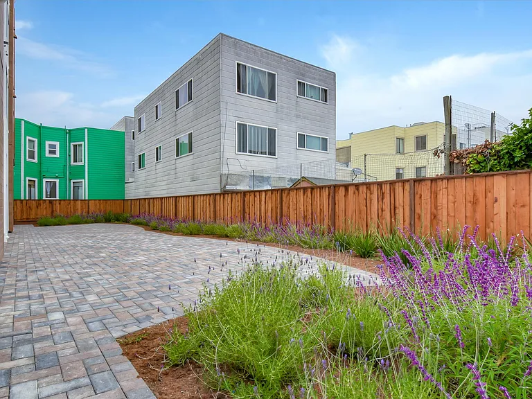 2224 Clement St — Photo 22