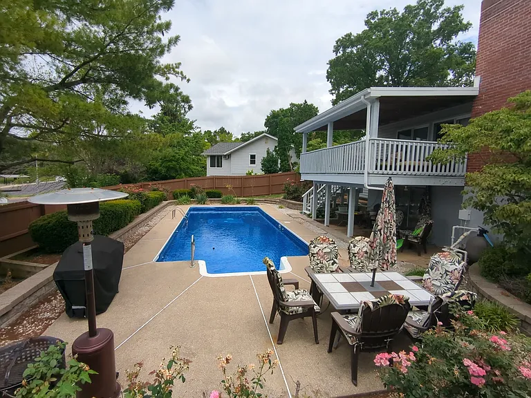 8 Parkrose Ct — Photo 2