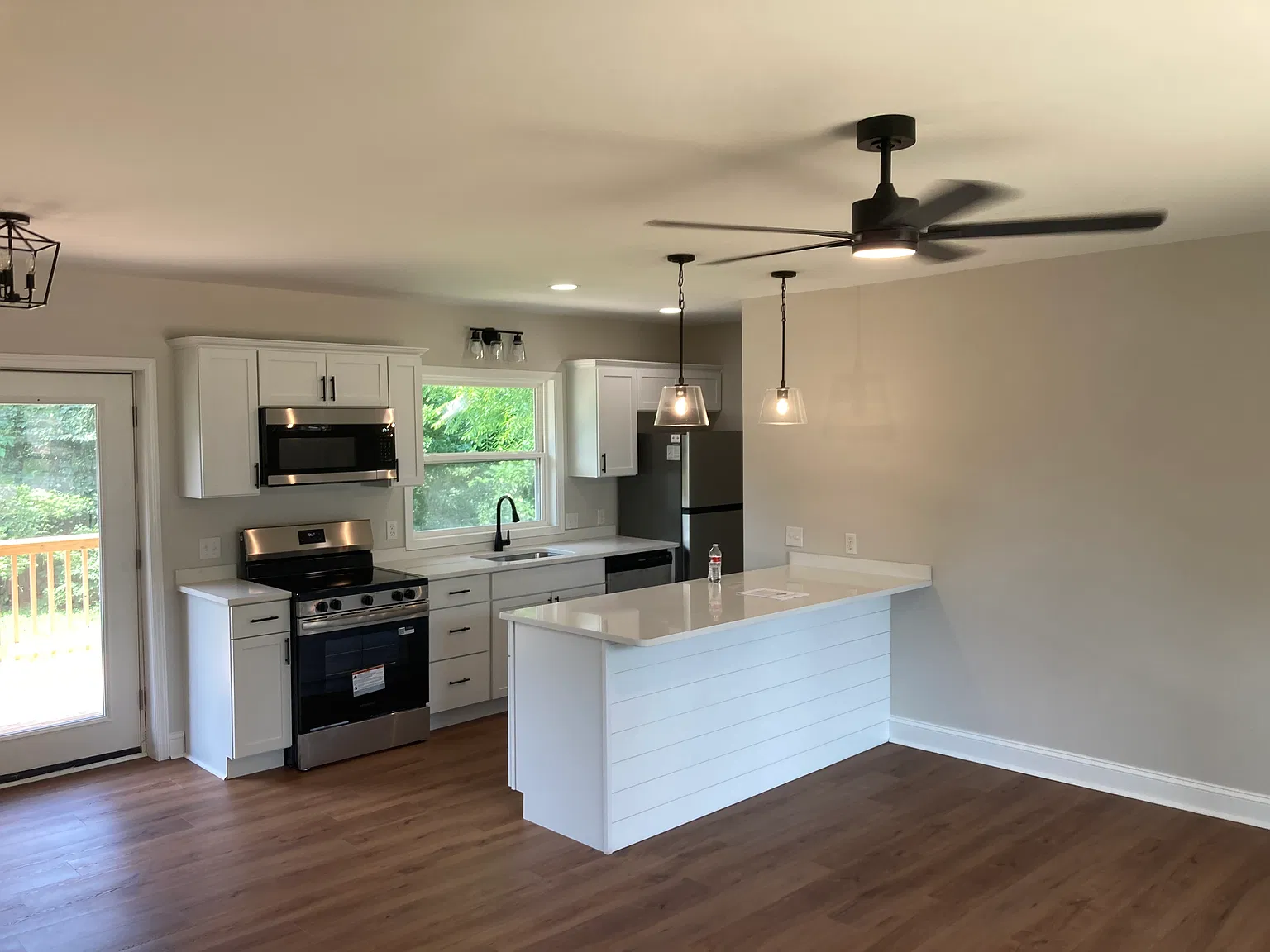 2 bed, 1100 sqft, $1,450 — Photo 4