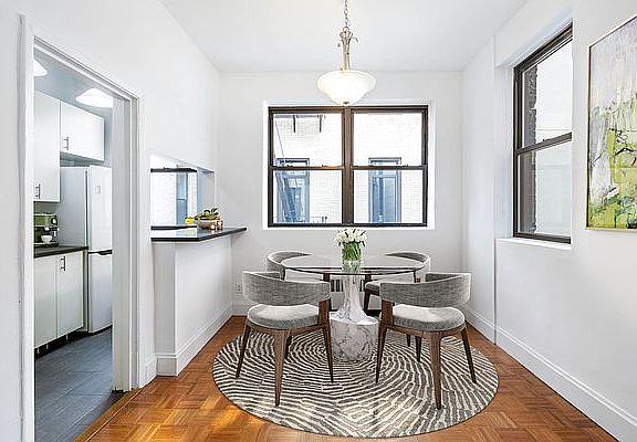 3rd image of 15 E 71st St APT 3B