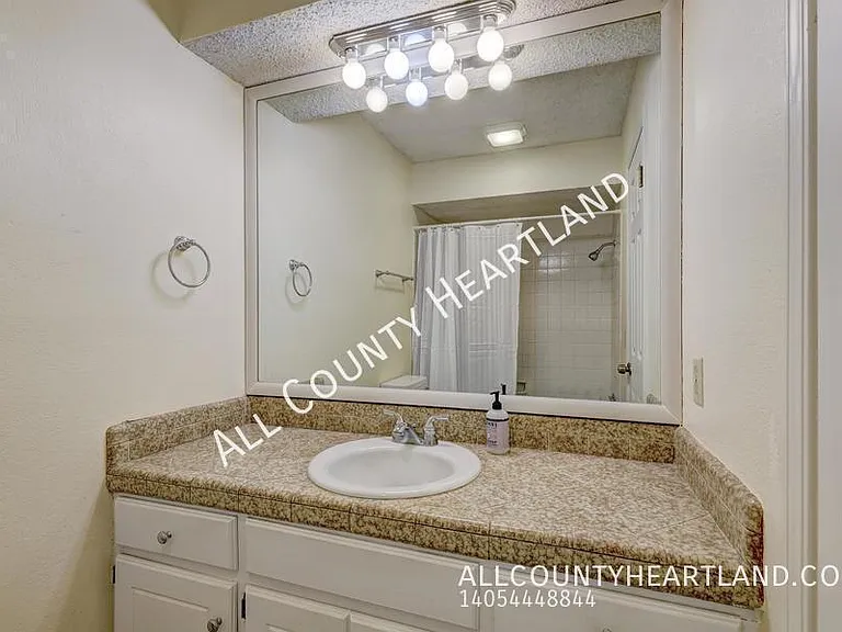 841 N Robinson Ave — Photo 19