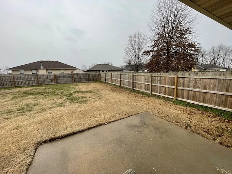 834 S Mahn Ave — Photo 42