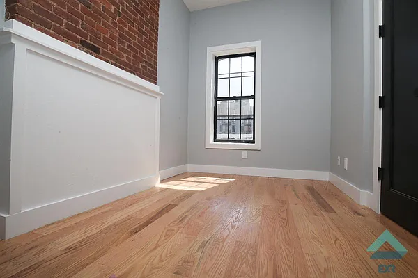 Rented by EXR | media 105