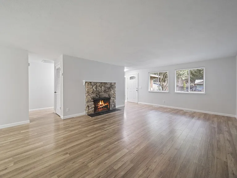 4323 Glen Terra Dr SE — Photo 6