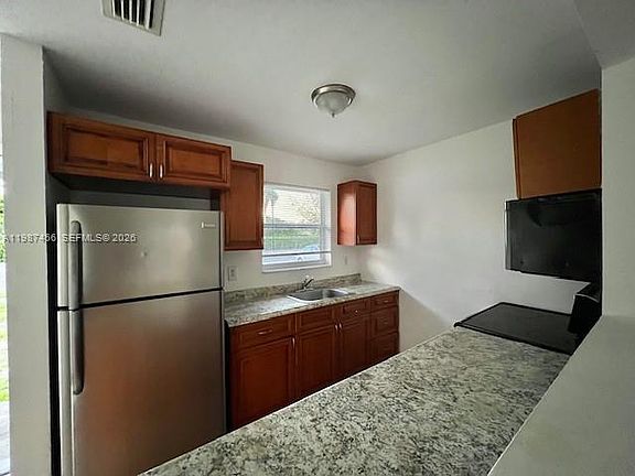 4th image of 2746 Johnson St Unit W