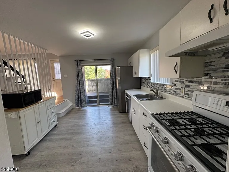 3811 Bloomingdale Dr — Photo 9