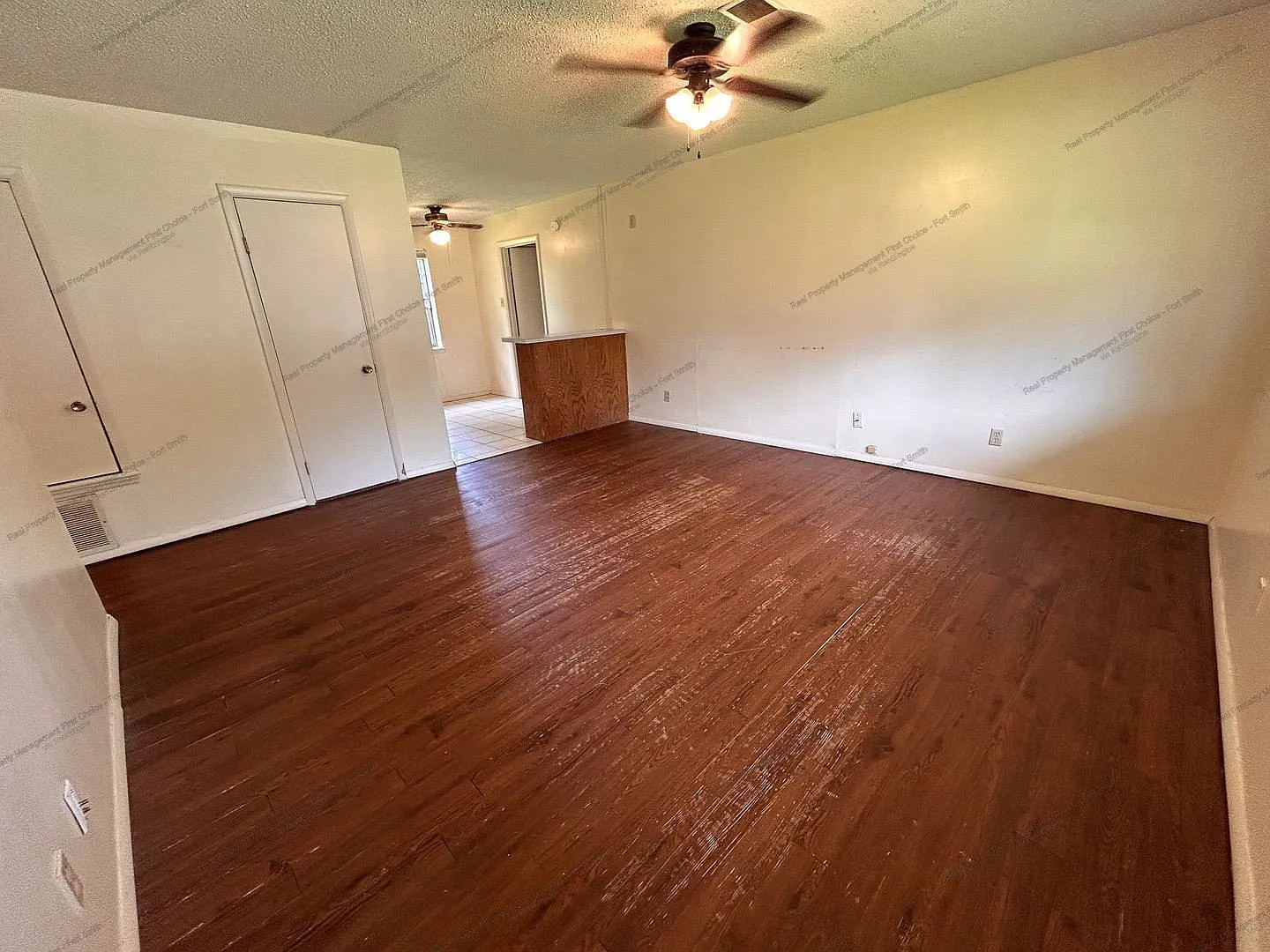 3 bed, 1.5 bath, 1179 sqft, $950 — Photo 2