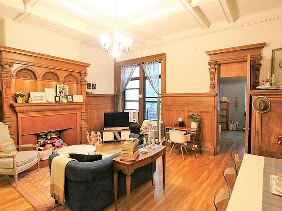 2nd image of 319 W 100th St APT 1B