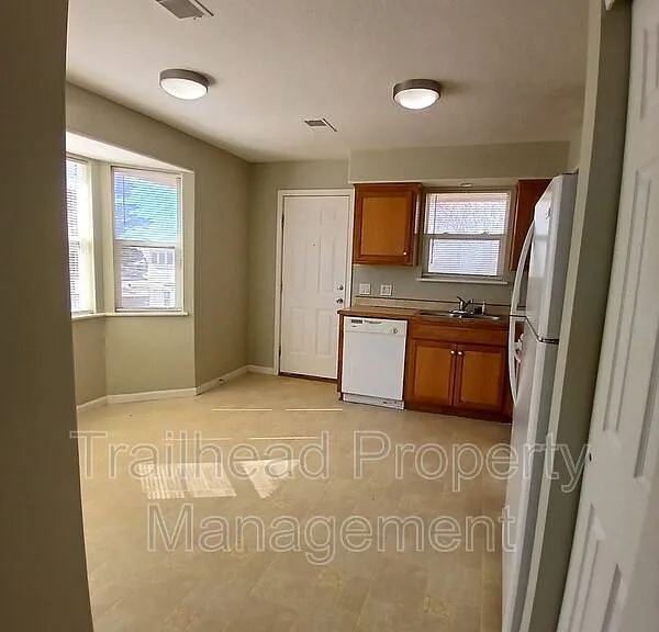 1100 N Noland Rd #D — Photo 4