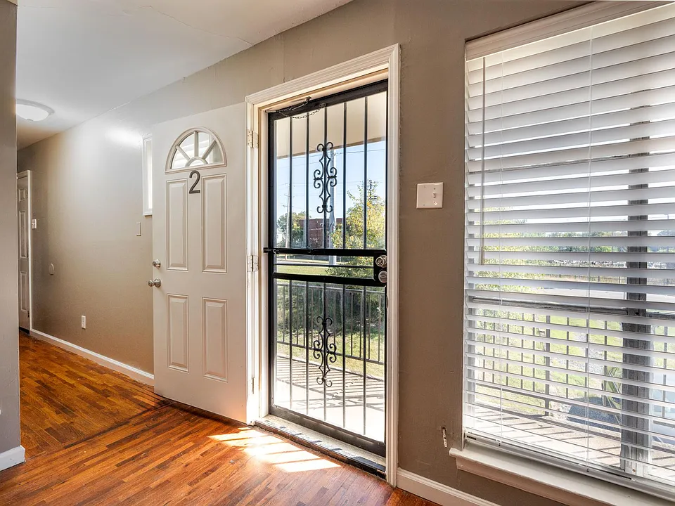 Hardwood floors and new blinds