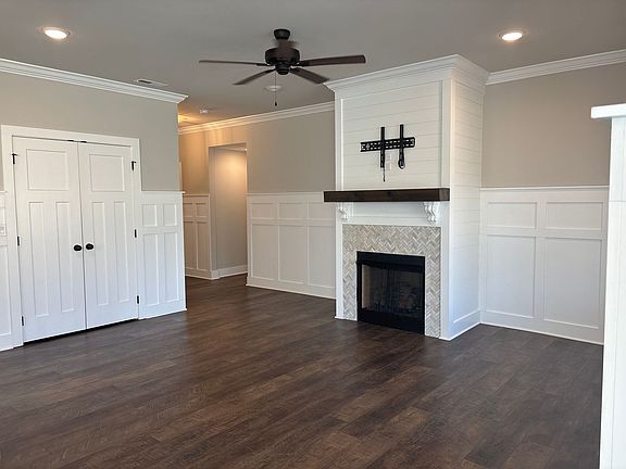 4th image of 71 Willow Grove Ct.