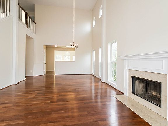 2nd image of 413 Creekside Ln