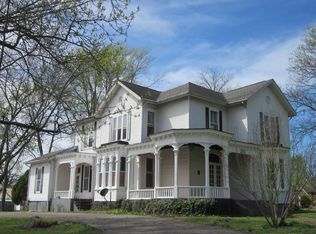 201 Stewart St, Carmi, IL 62821