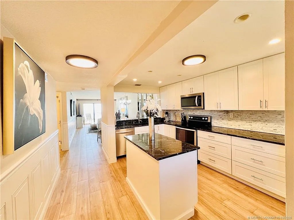 2 bed, 2.0 bath, 1197 sqft, $2,600 — Photo 4