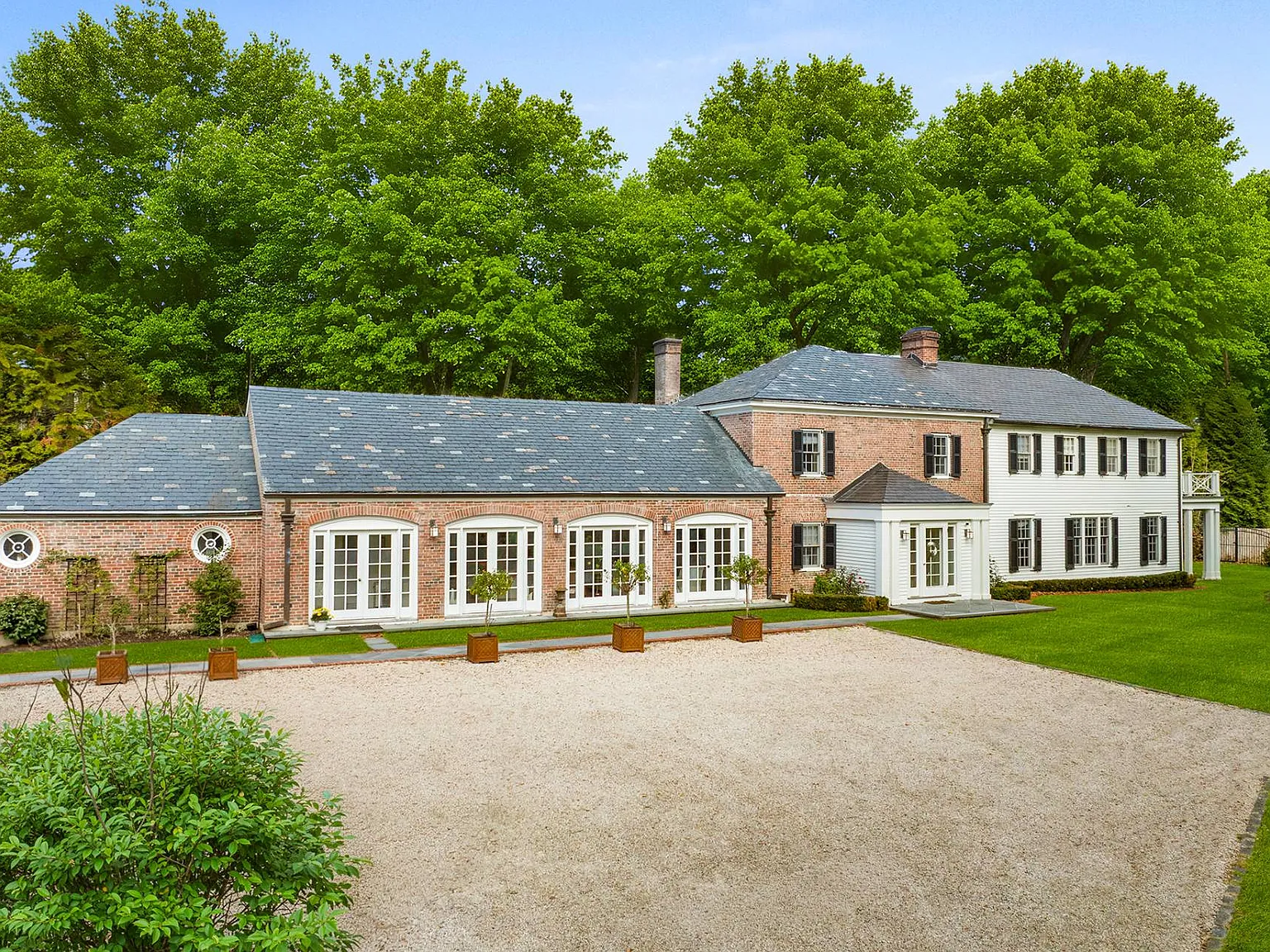 South of the Highway Estate with Waterviews & Private Dock — Photo 3
