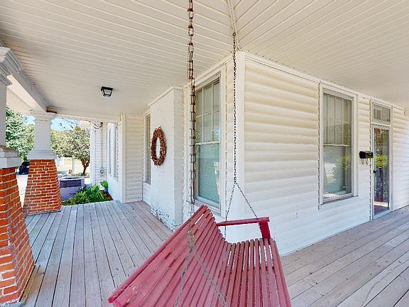 3rd image of 412 N Caswell Street