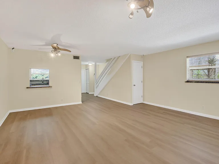 2520 Van Buren St #4 — Photo 7