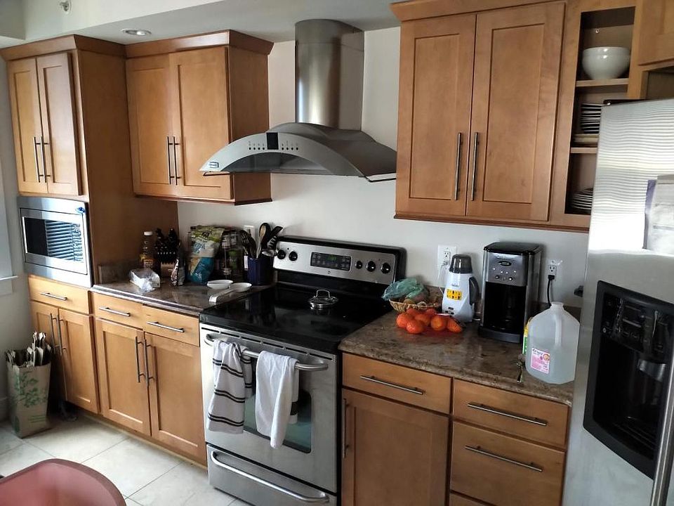 1st image of 1325 N Pierce St #302