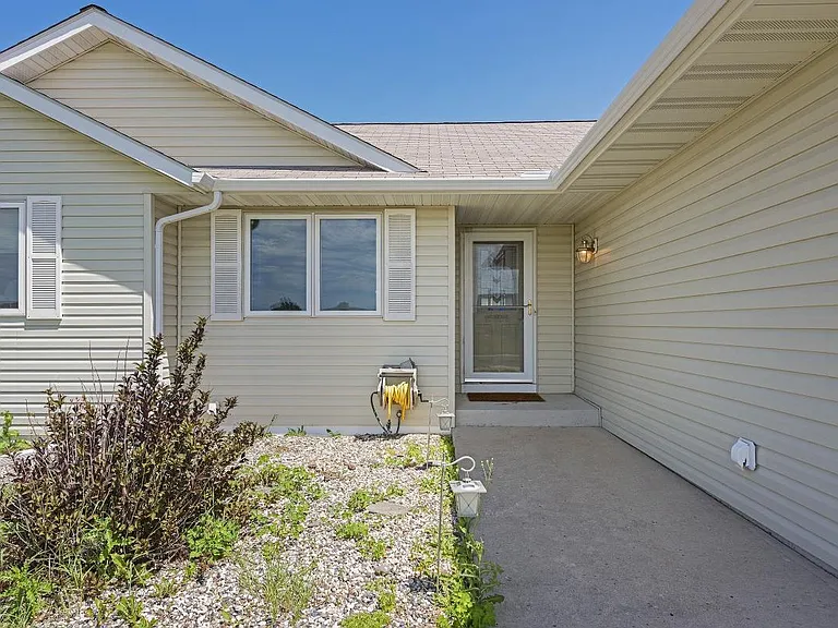 1187 Blackhawk Dr SW — Photo 4