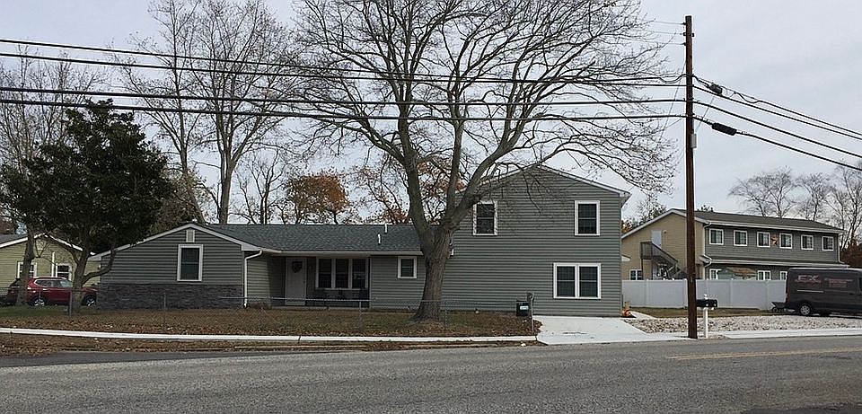 2nd image of 501 Town Bank Rd