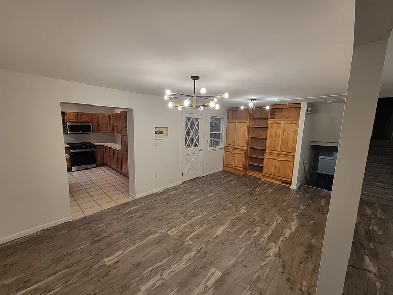124 Forshay Rd — Photo 7