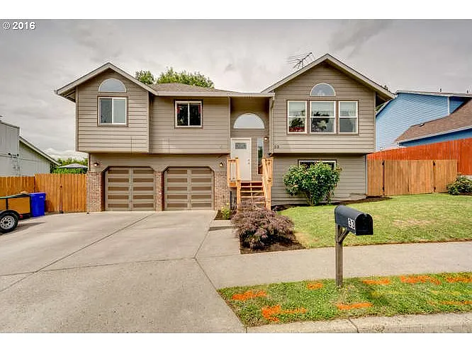 33 NW Orchard Pl photo 1