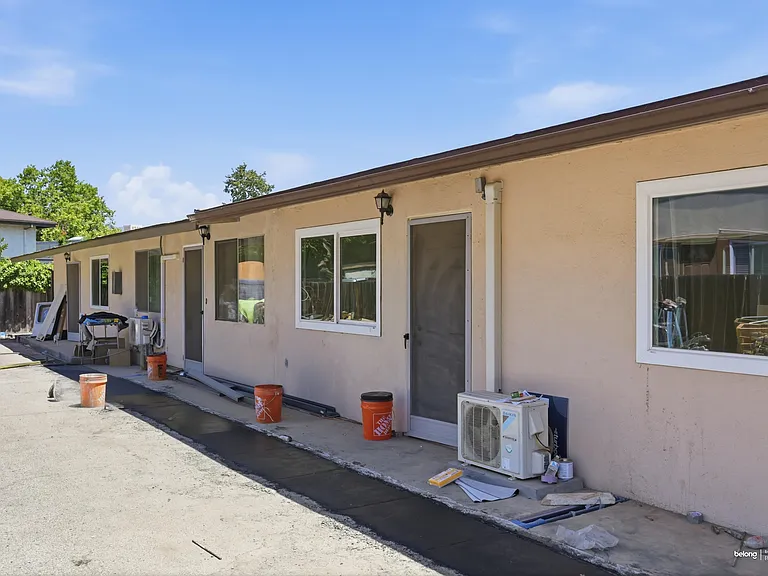 530 2nd Pl #B — Photo 6