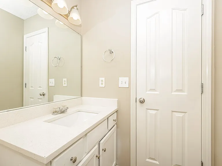 1502 Killarney Dr — Photo 12