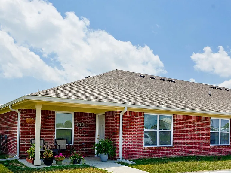 1825 Wichman Ln — Photo 17