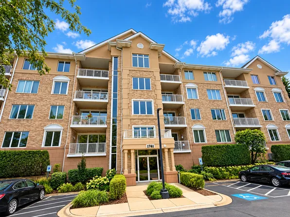 1761 Pavilion Way Unit 308, Park Ridge, IL 60068