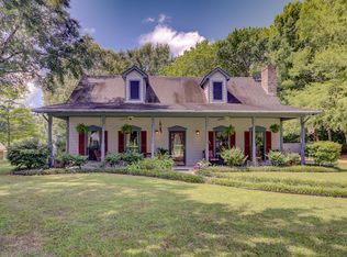 4310 Camelot Dr, Vicksburg, MS 39180