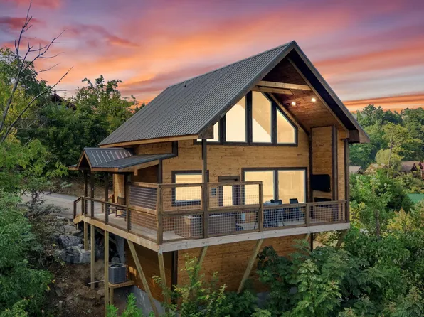 2251 Fox Berry Way, Sevierville, TN 37876
