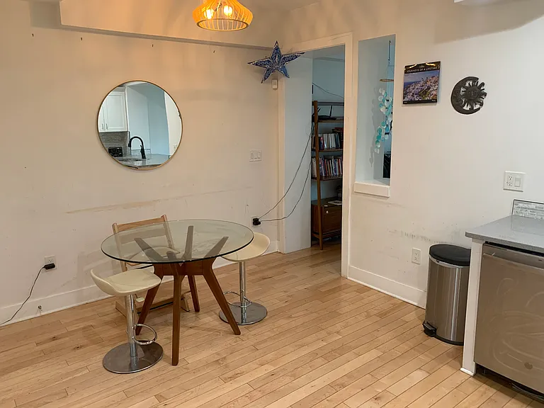 716 Kenyon St NW — Photo 7