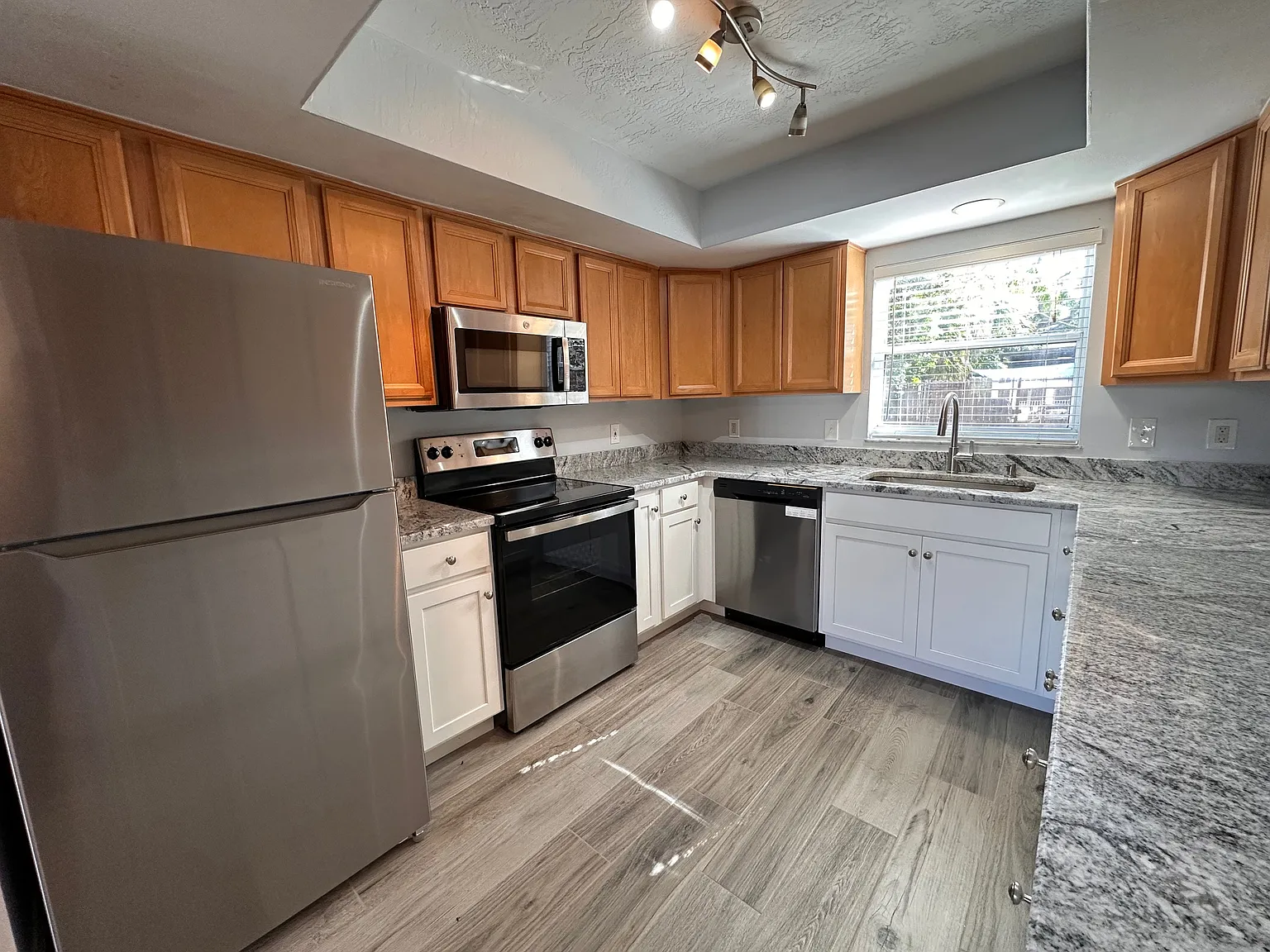 2 bed, 960 sqft, $1,900 — Photo 4