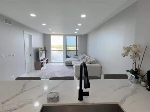 8710 N Sherman Cir APT 501, Hollywood, FL 33025