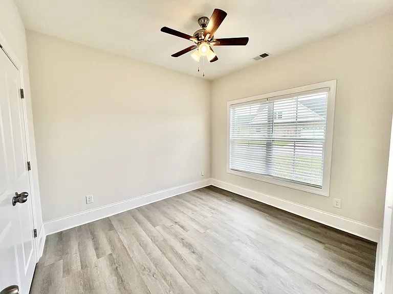 1102 Cavil Hollins Ct — Photo 5