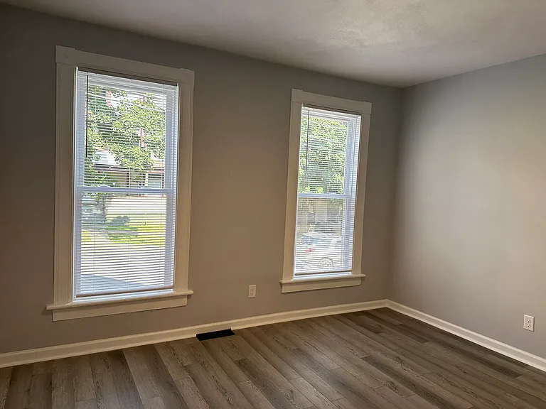309 Oak St — Photo 15