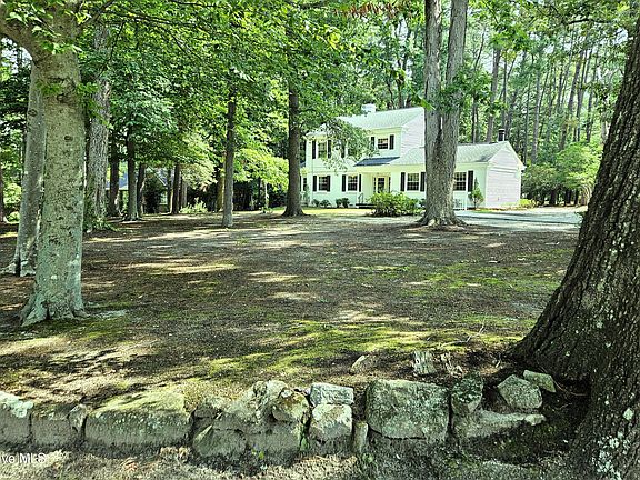 3rd image of 715 Evergreen Road